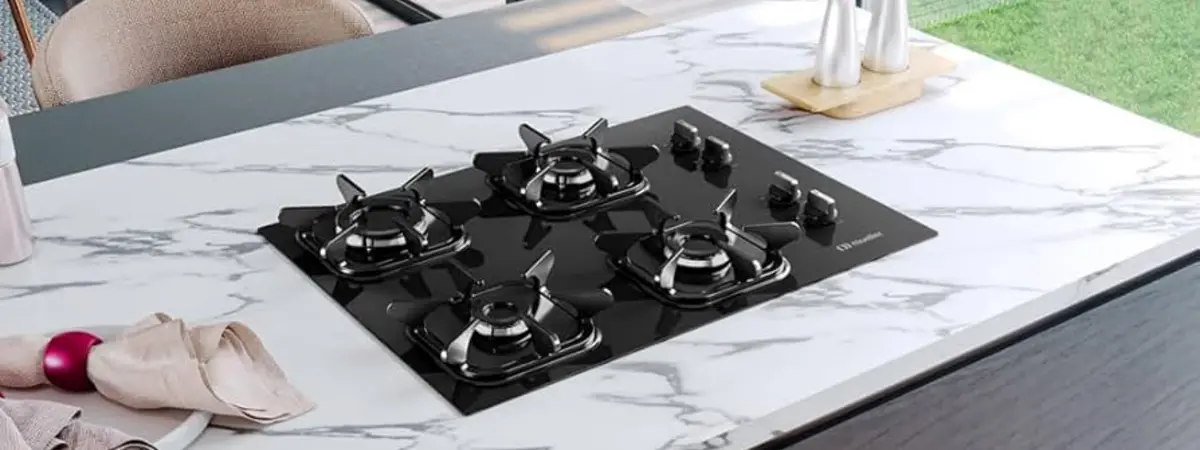 Cooktop 4 bocas com acendimento rápido e funções de segurança avançadas