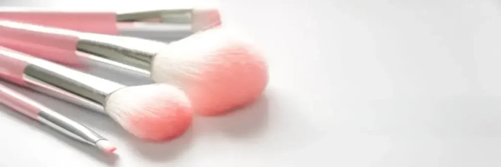 Melhor Fixador de Maquiagem, com a pele impecável, olhos marcados e batom perfeito