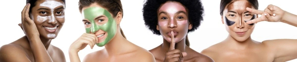 mulher-usando-mascara-facial-hidratante-2025